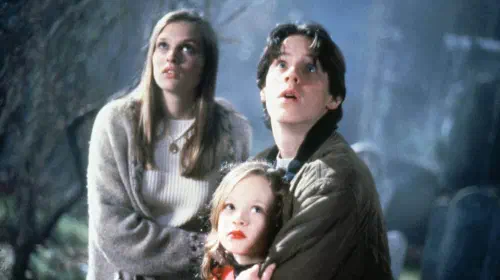assets/1990s-cult-classic-halloween-hocus-pocus-cast-streaming-success-disney.jpeg