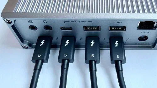assets/CalDigit-TS5-Thunderbolt-5-Dock-cables-x4.jpeg