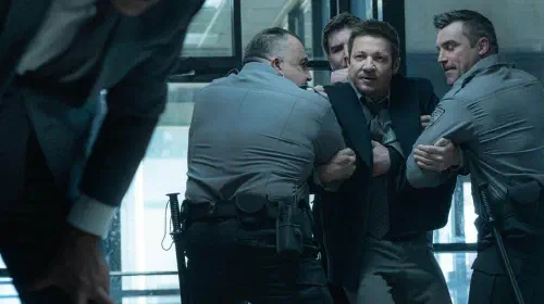 assets/mike-mclusky-played-by-jeremy-renner-in-mayor-of-kingstown-season-4.jpeg