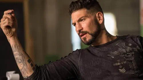 assets/jon-bernthal-in-edgar-wright-s-baby-driver-action-movie-streaming-netflix.jpeg