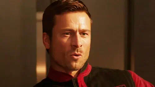 assets/glen-powell-in-the-running-man-1.jpeg