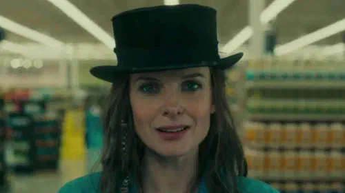 assets/rose-smiles-in-the-film-doctor-sleep.jpeg