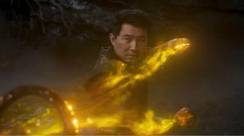 assets/simu-liu-as-shang-chi-using-magic-in-shang-chi-and-the-legend-of-the-ten-rings.jpeg