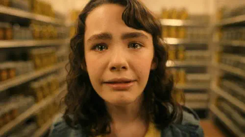 assets/a-girl-is-about-to-cry-in-a-supermarket-aisle-in-the-series-it-welcome-to-derry.jpeg