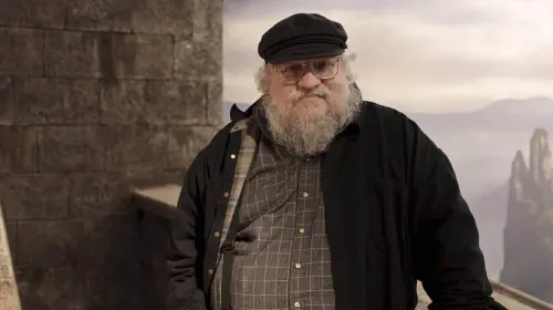 assets/george-r-r-martin-on-the-set-of-game-of-thrones.jpeg