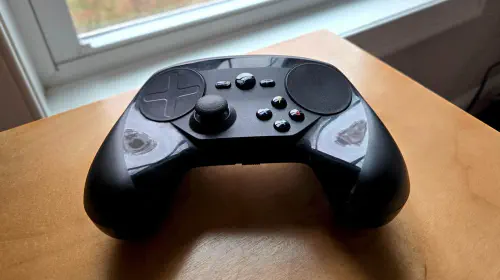 assets/Steam-Controller-on-corner-of-a-wooden-desk-2.jpeg