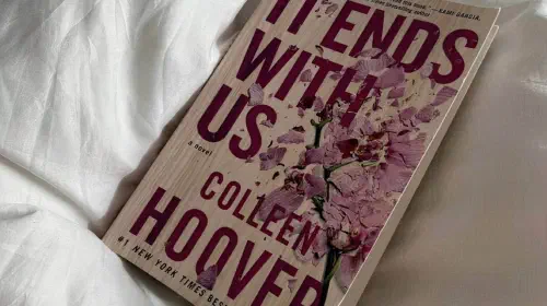 assets/it-ends-with-us-colleen-hoover-novel-mountaineer.jpeg