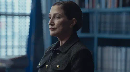 assets/edie-falco-as-nina-hobbs-in-mayor-of-kingstown-episode-5-season-4.jpeg