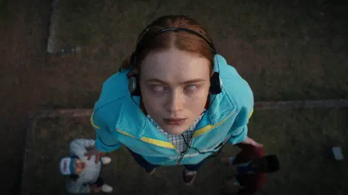 assets/stranger-things-max-levitating.jpeg