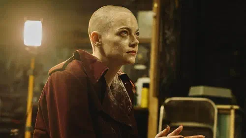 assets/emma-stone-in-bugonia.jpeg
