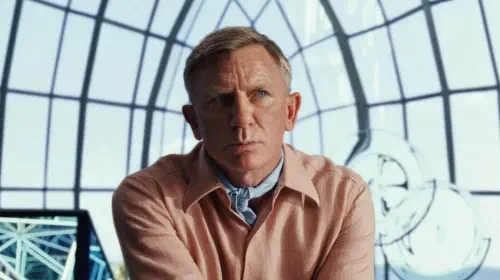 assets/daniel-craig-as-benoit-blanc-in-glass-onion-a-knives-out-mystery.jpeg