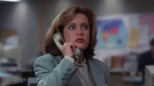 assets/scully-talks-on-the-phone-in-the-x-files.jpeg