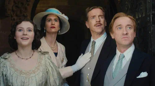 assets/fackham-hall-cast.jpeg