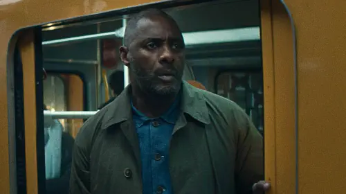 assets/idris-elba-in-hijack-1.jpeg