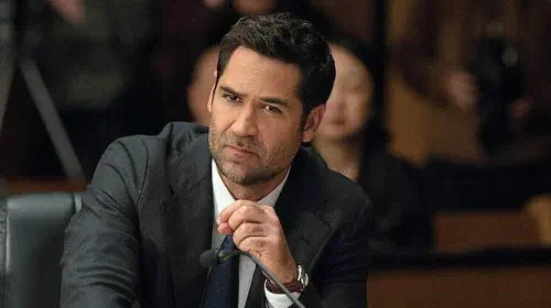assets/manuel-garcia-rulfo-as-mickey-in-lincoln-lawyer-season-4.jpeg
