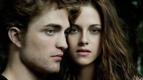 assets/edward-and-bella-in-twilight-promo-shot.jpeg