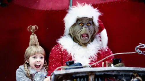 assets/jim-carrey-and-taylor-momsen-in-how-the-grinch-stole-christmas.jpeg