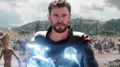 assets/chris-hemsworth-s-thor-angry-and-with-lightning-in-avengers-infinity-war.jpeg