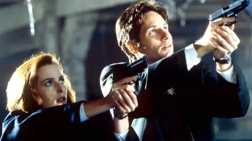 assets/mulder-and-scully-aiming-their-guns-upwards-at-something-in-the-x-files.jpeg