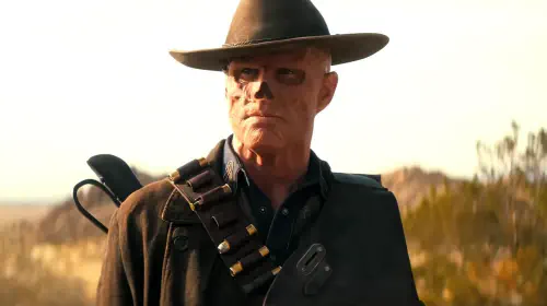 assets/walton-goggins-the-ghoul-looking-resolute-while-standing-in-a-desert-in-fallout-season-2.jpeg