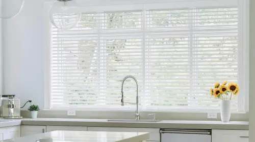 assets/kitchen-wood-blinds-white-desktop-1.jpeg