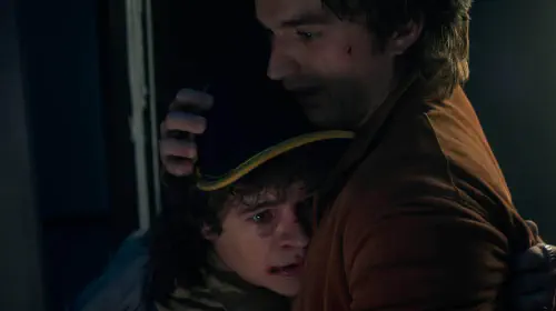 assets/stranger-things-steve-hug-dustin.jpeg