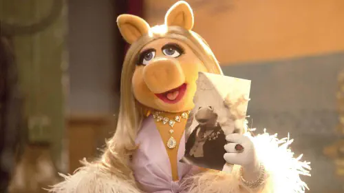 assets/miss-piggy-in-the-muppets-movie.jpeg