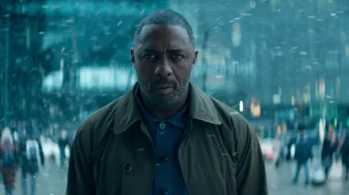 assets/idris-elba-looking-ahead-while-standing-in-the-snow-in-hijack-season-2-episode-1.jpeg