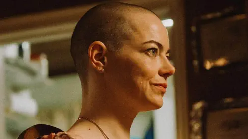 assets/emma-stone-with-shaved-head-for-bugonia.jpeg