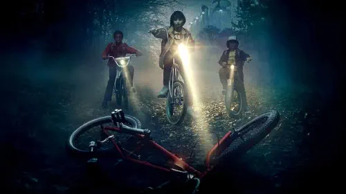 assets/mike-lucas-and-dustin-find-a-bike-stranger-things-season-1.jpeg
