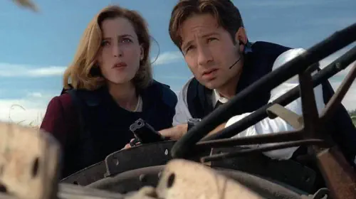 assets/the-x-files-gillian-anderson-david-duchovny-mulder-scully-home.jpeg