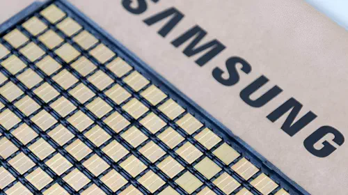 assets/Samsung-Semiconductors-Industry-First-Commercial-HBM4_main3-1-1.jpeg