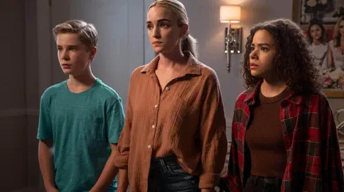 assets/diesel-la-torraca-as-austin-brianne-howey-as-georgia-and-antonia-gentry-as-ginny-in-ginny-georgia-season-3.jpeg