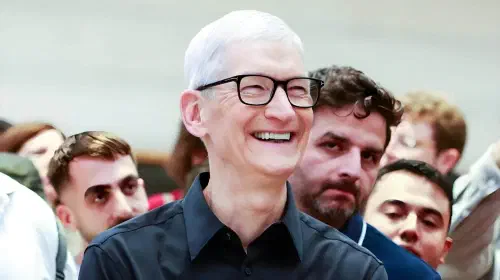 assets/Apple-Tim-Cook-1-scaled.jpeg