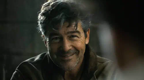 assets/kyle-chandler-smiling-lanterns.jpeg