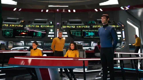 assets/the-enterprise-crew-in-star-trek-discovery.jpeg