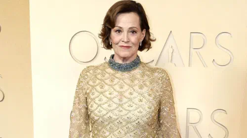 assets/sigourney-weaver-on-the-red-carpet-of-the-oscars.jpeg