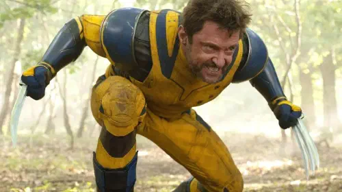 assets/hugh-jackman-wolverine-crouching-to-attack.jpeg