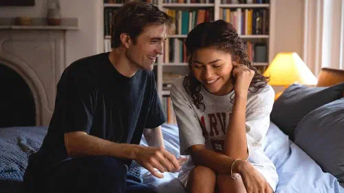 assets/robert-pattinson-and-zendaya-in-the-drama.jpeg