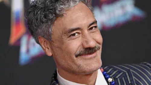 assets/taika-waititi-at-the-la-premiere-of-thor-love-and-thunder.jpeg