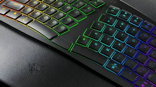 assets/Razer-Pro-Type-Ergo-split-wireless-keyboard.jpeg