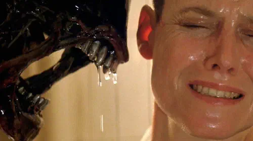 assets/ellen-ripley-close-to-an-alien-mouth-in-alien-3.jpeg
