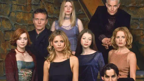 assets/buffy-the-vampire-slayer-cast.jpeg