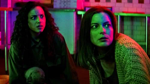 assets/kiana-madeira-s-deena-and-gillian-jacobs-christine-looking-scared-while-in-the-neon-lit-mall-in-fear-street-part-three-1666.jpeg