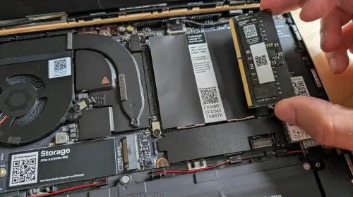 assets/Framework-Laptop-13-Core-Ultra-1-installing-RAM-1.jpeg