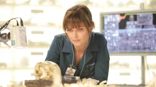 assets/emily-deschanel-as-dr-brennan-in-bones-season-6.jpeg