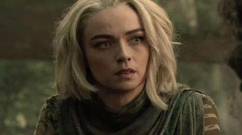 assets/jess-bush-as-nurse-chapel-looking-worried-in-star-trek-strange-new-worlds.jpeg