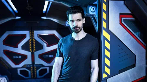 assets/steven-strait-as-jim-holden-in-the-expanse-season-4.jpeg