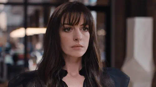 assets/anne-hathaway-in-wecrashed.jpeg
