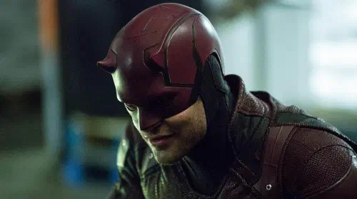 assets/charlie-cox-as-daredevil-smirking-in-costume-in-netflix-s-daredevil.jpeg